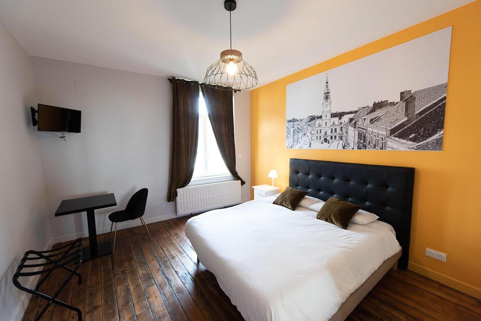 Logis - Hostellerie & Restaurant Du Marche Le Cateau-Cambresis Exteriör bild