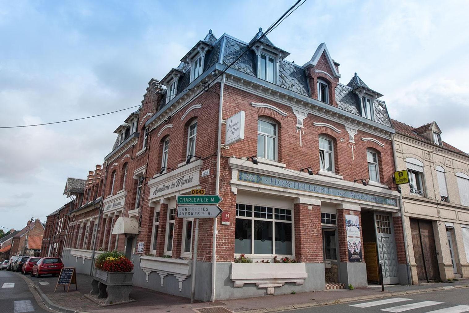 Logis - Hostellerie & Restaurant Du Marche Le Cateau-Cambresis Exteriör bild